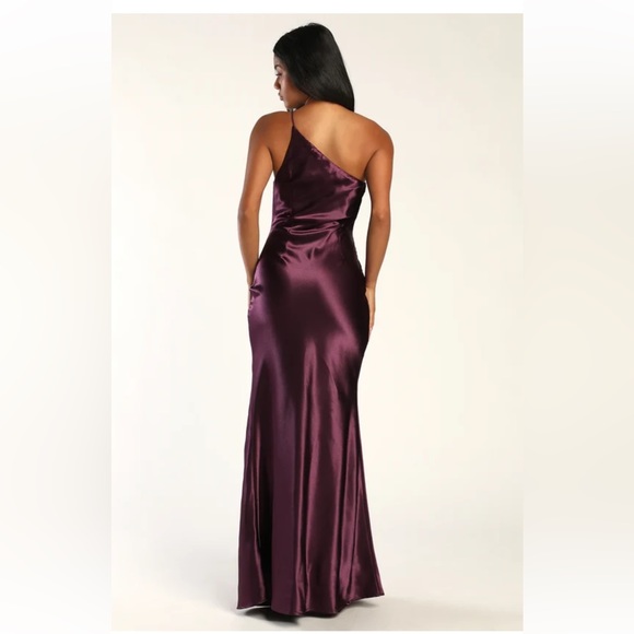 Purple Satin One-Shoulder Maxi Dress. Only worn once! Size medium fits 6-8. - Picture 3 of 8